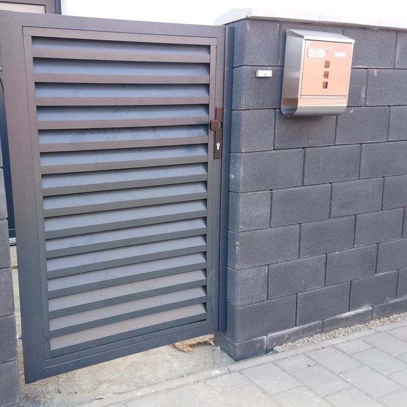 Pantová branka pro průchod hliníková